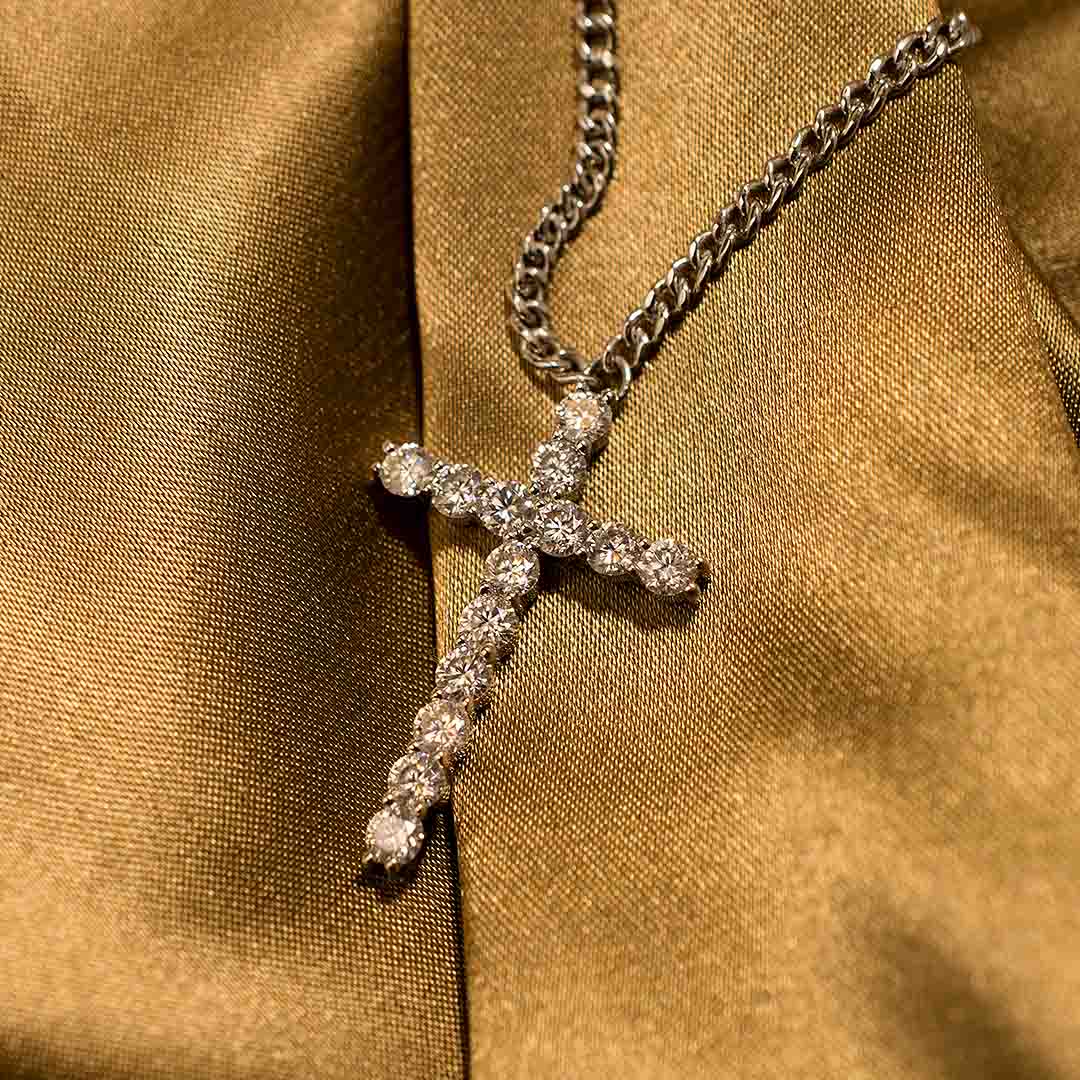 Diamond Cross Necklace in White Gold | Saratti
