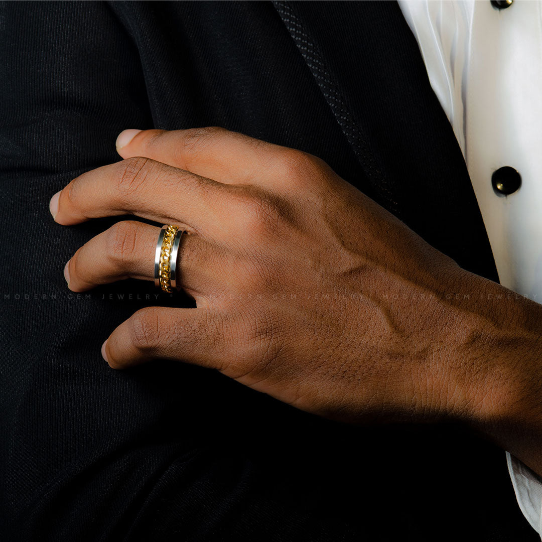 Model wears the El Cubano Amarillo Cuban Link Ring on the ring finger | Custom Made Wedding Bands | Modern Gem Jewelry| Saratti
