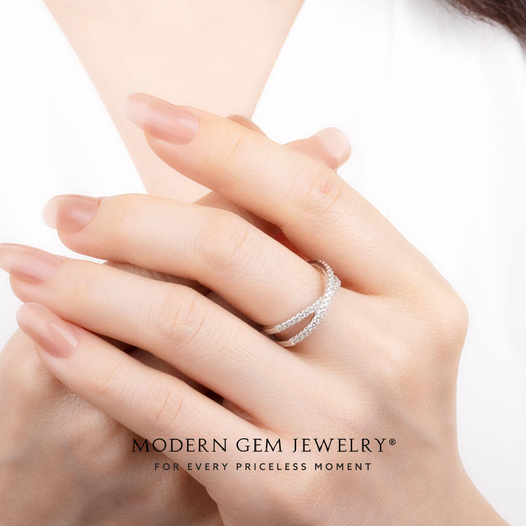Special Criss Cross Wedding Band with Diamonds in 18K White Gold | Modern Gem Jewelry | Saratti 