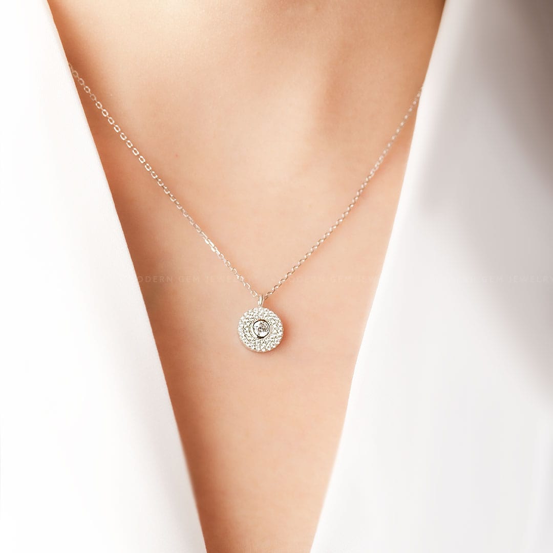 Elegant Diamond Halo Necklace in 18K White Gold | Saratti