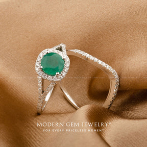 Natural Emerald and Diamonds Split Shank Bridal Set in 18K White Gold | Modern Gem Jewelry | Saratti