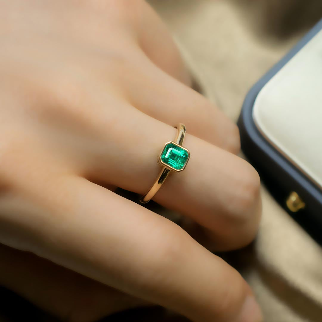 Emerald Bezel Ring in 18K Yellow Gold | Custom Made Emerald Ring | Modern Gem Jewelry | Saratti