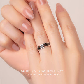 Enamel Ring with Wood Inspired Design in 18K White Gold on Female Finger | Modern Gem Jewelry | Saratti 