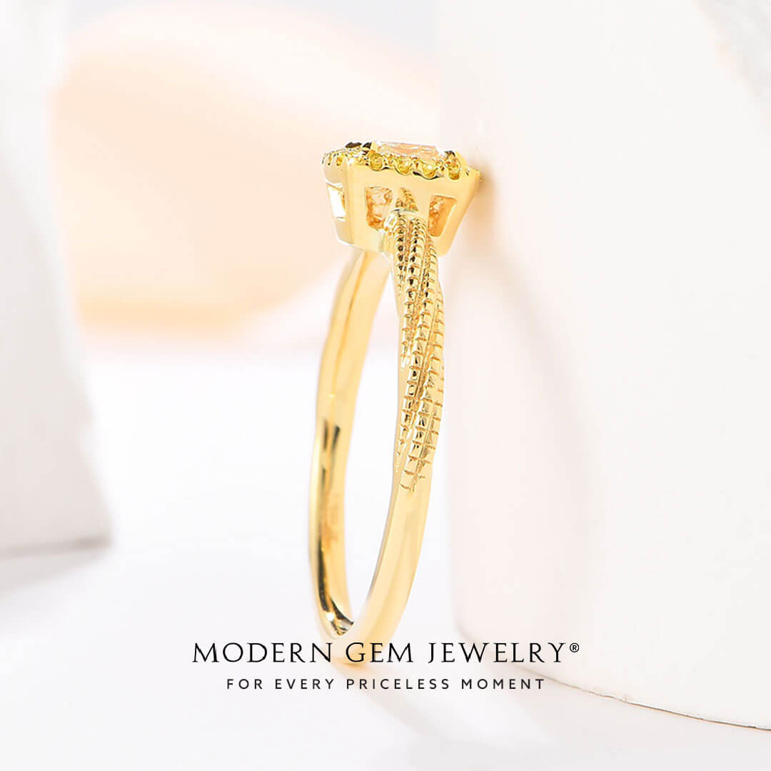Yellow Gold Princess Cut Diamond Ring ｜ Modern Gem Jewelry