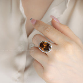 Lovely Natural Topaz Ring with Pearls in 18K Yellow Gold | Saratti