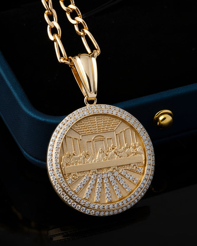 Last Supper diamond pendant in 18K Gold with solid Figaro link chain | SARATTI