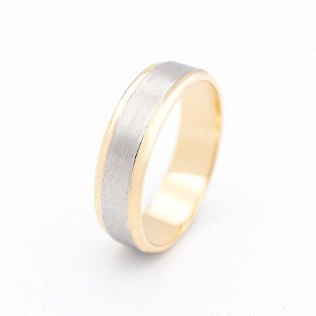 Men's Comfort Fit Wedding Bands In White & Yellow Gold | Custom Men Engagement Ring| Modern Gem Jewelry | Saratti