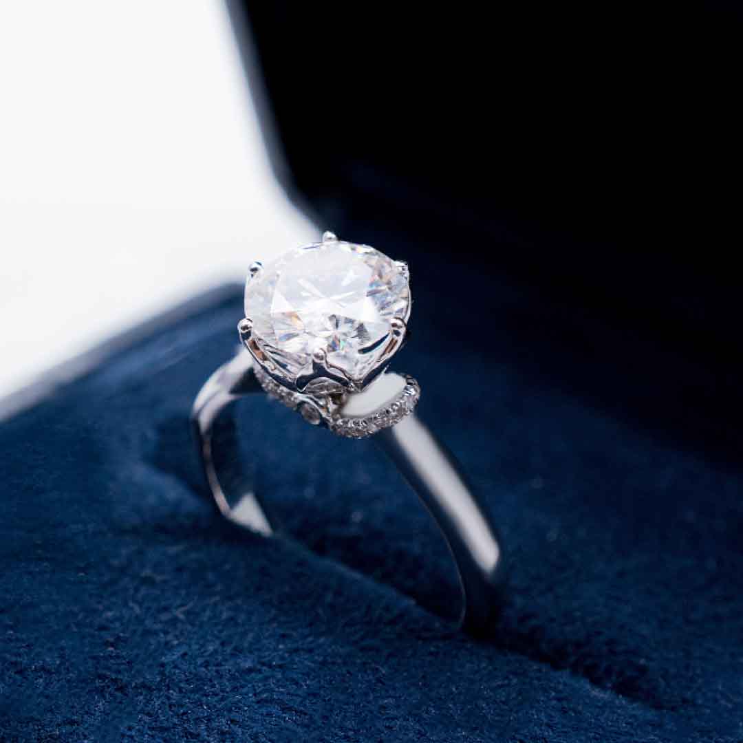Sparkling Vintage Inspired Moissanite Ring in White Gold | Modern Gem Jewelry | Saratti