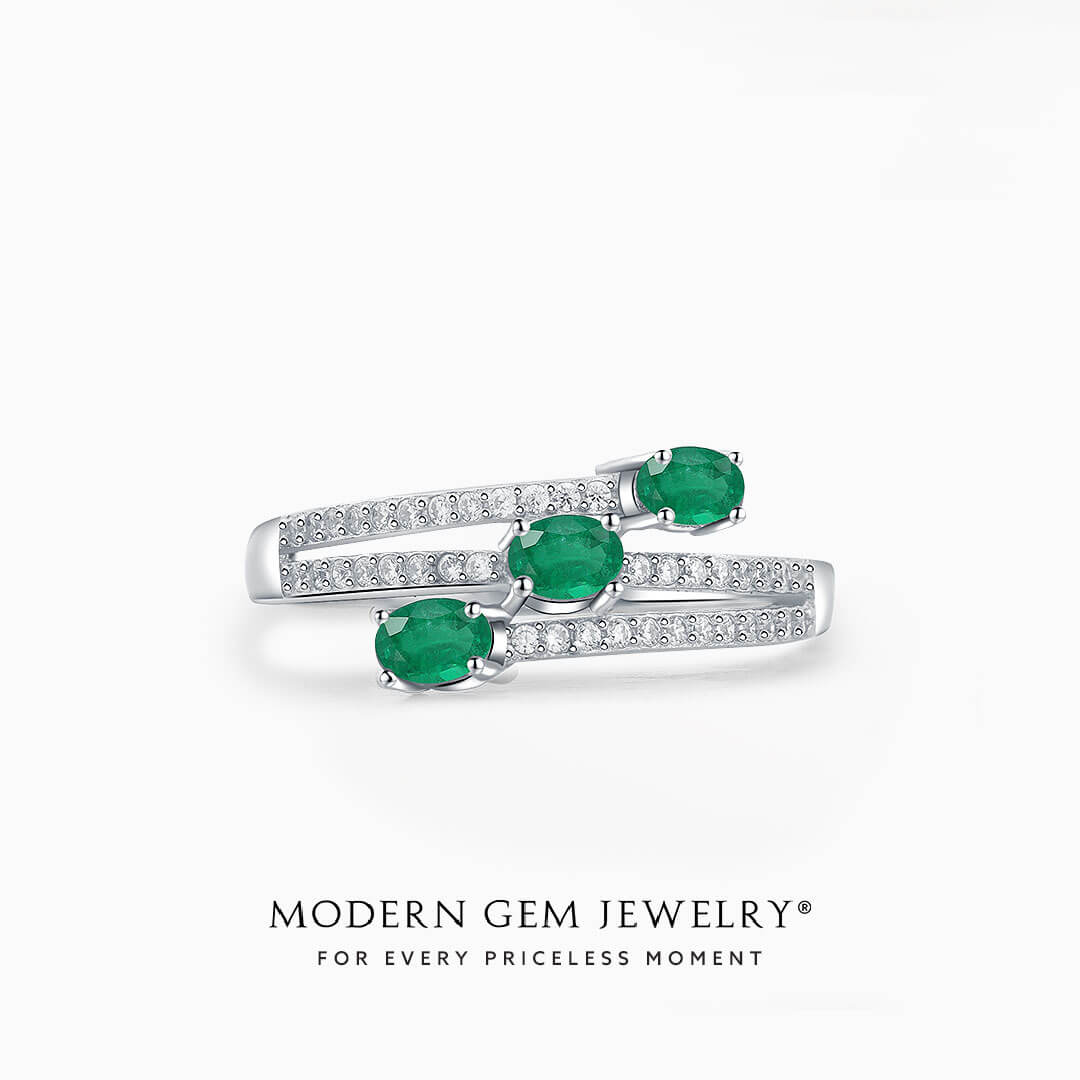 Emerald Birthstone Ring in 18K White Gold | Modern Gem Jewelry | Saratti 