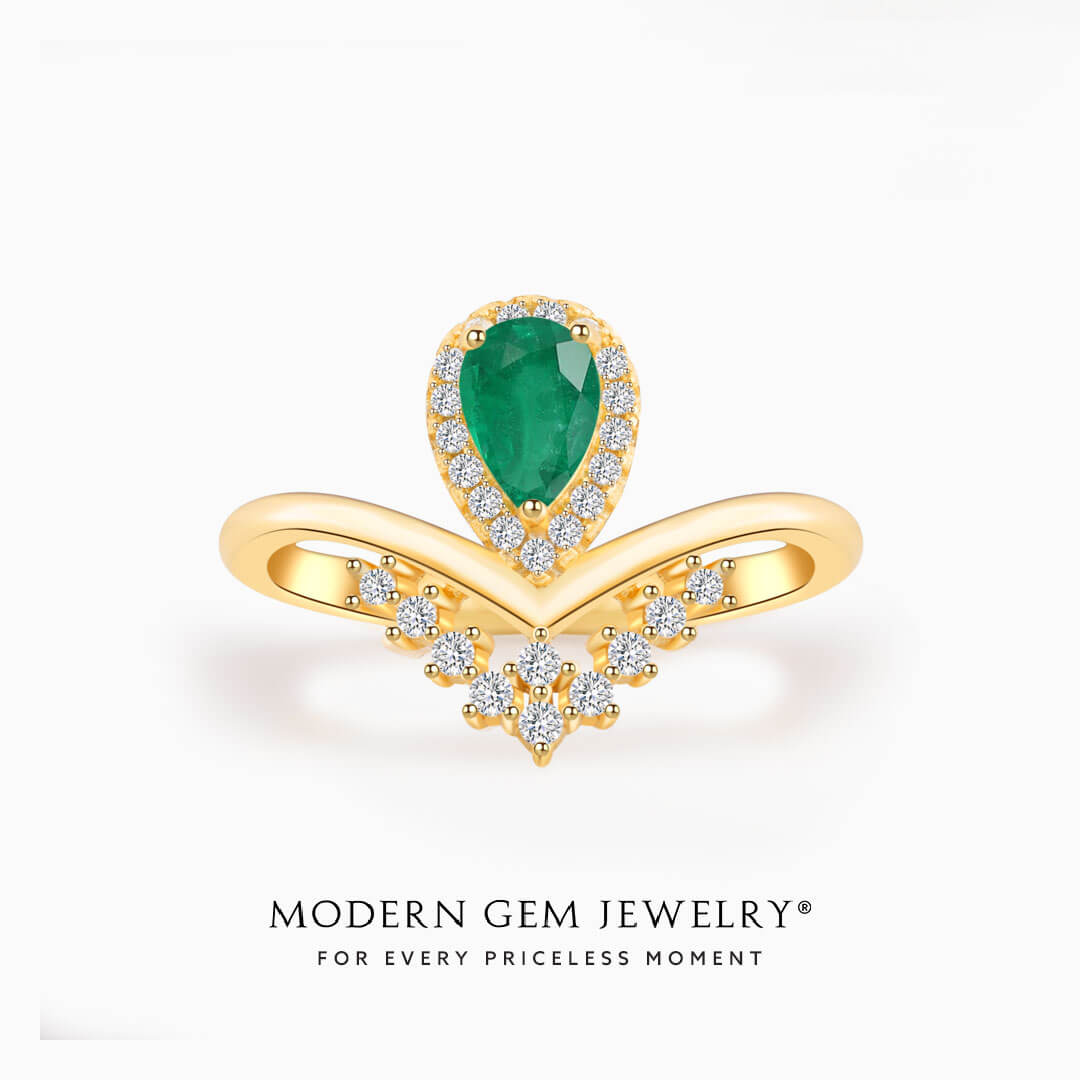 Unique Emerald and Diamonds Promise Ring in 18K Yellow Gold | Modern Gem Jewelry | Saratti 