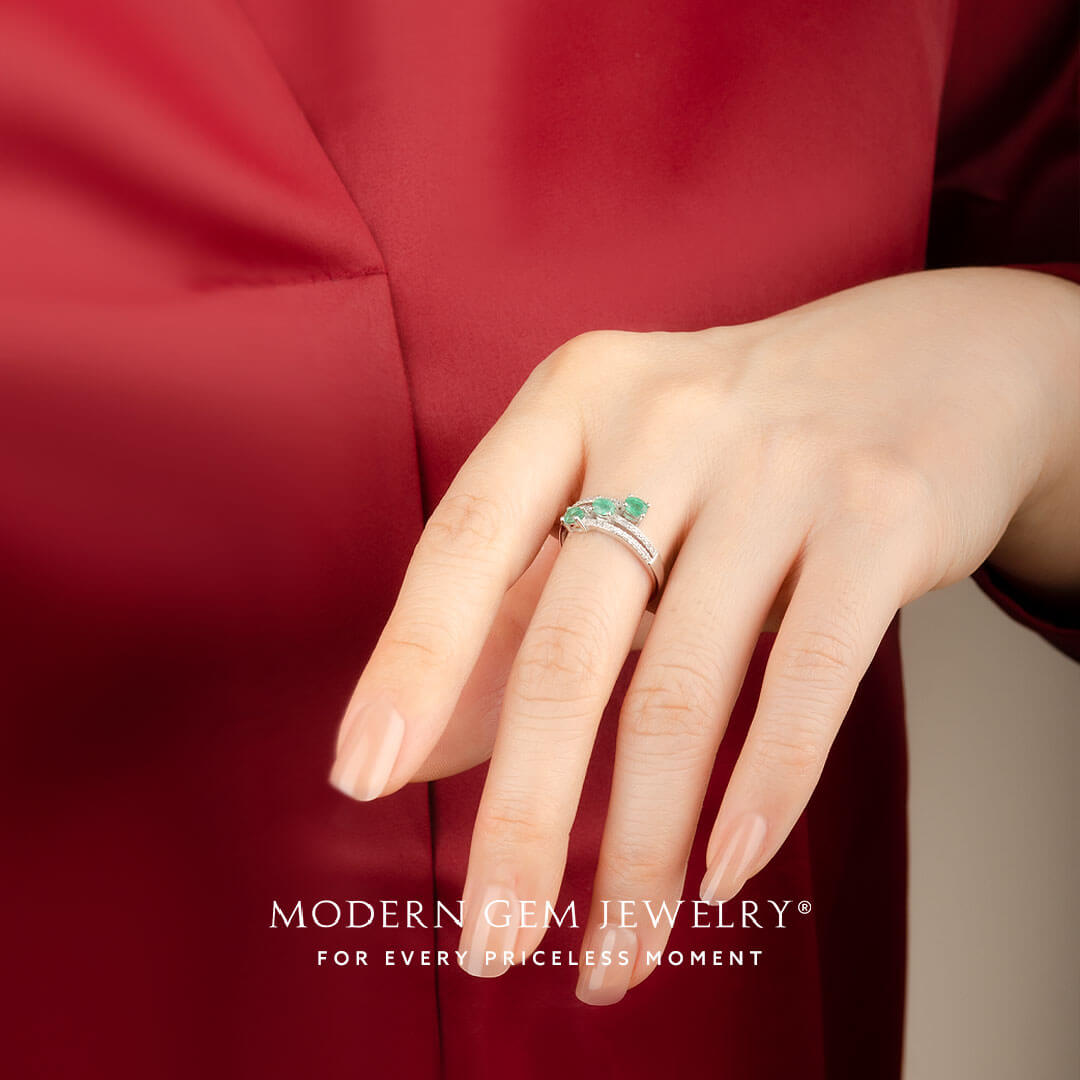 Unique Emerald Birthstone Ring with Natural Diaomnds in White Gold on Hand | Modern Gem Jewelry | Saratti
