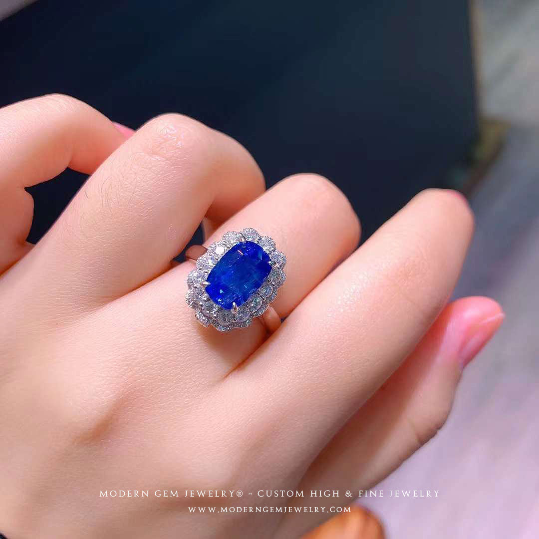 Natural Sapphire and Natural Diamonds Heirloom Ring - Modern Gem Jewelry