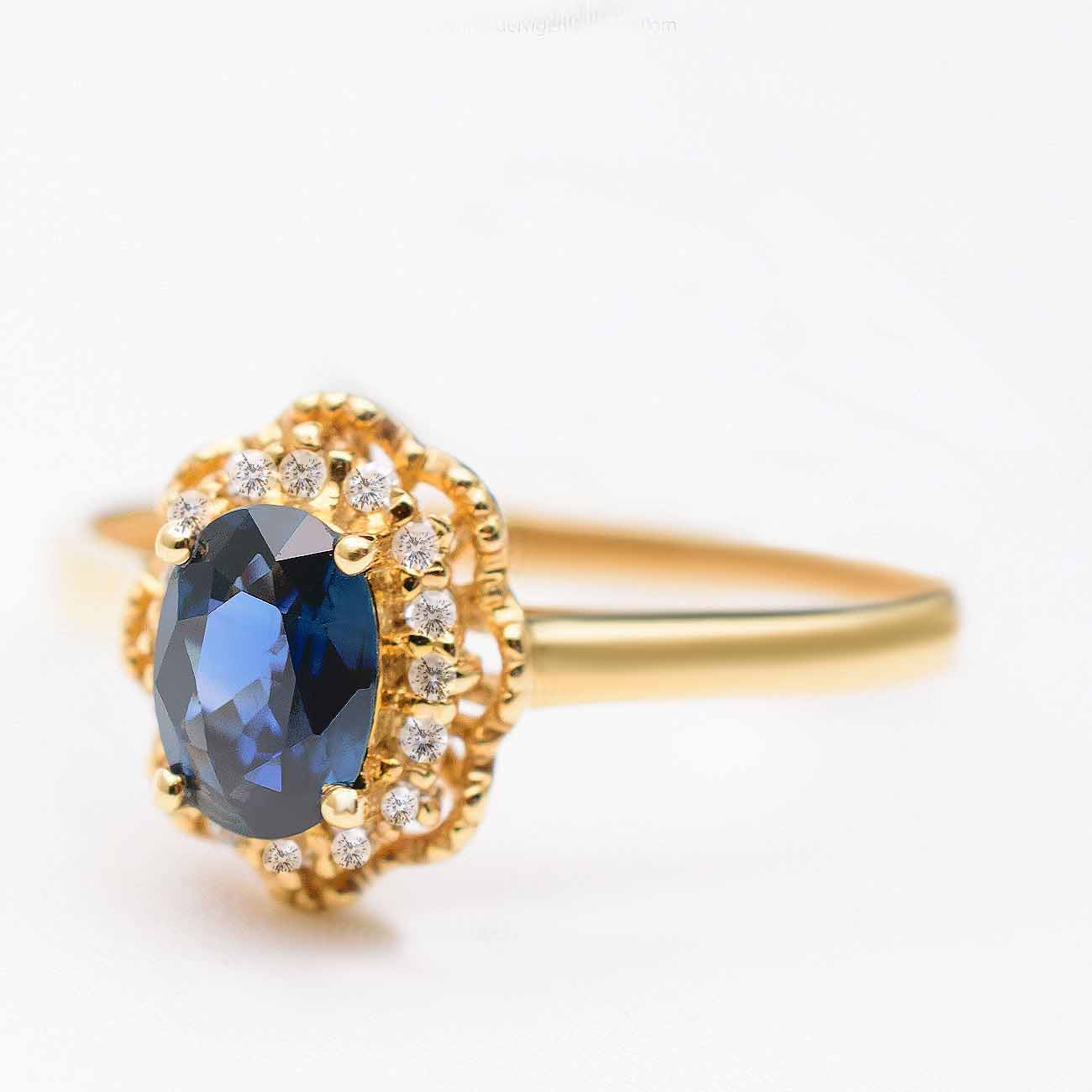 Elegant Oval Blue Sapphire Yellow Gold Ring | Modern Gem Jewelry | Saratti