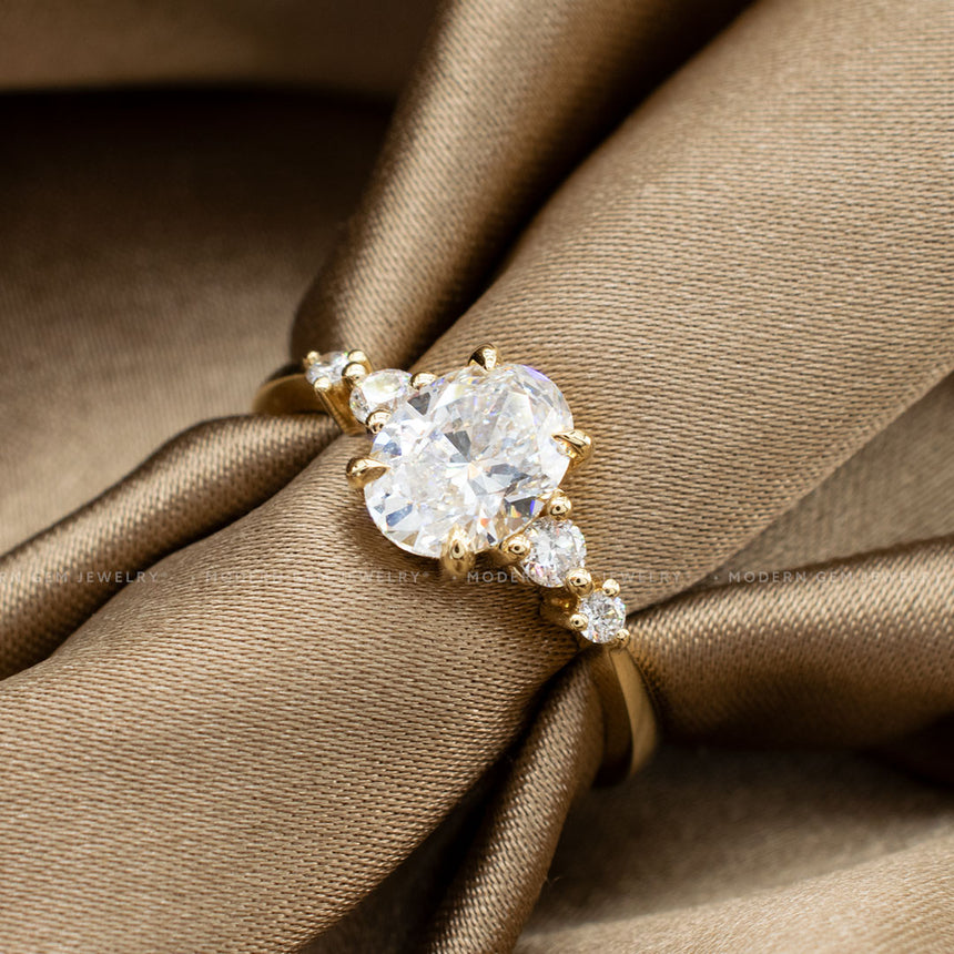 Claw Prong Moissanite Engagement Ring in 18K Gold 