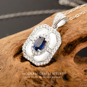 Exquisite 18K White Gold Necklace with Blue Sapphire and Diamonds | Saratti