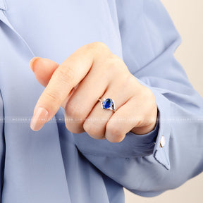 Elegant Blue Sapphire and Diamond Promise Ring | Twisted Shank | Modern Gem Jewelry | Saratti