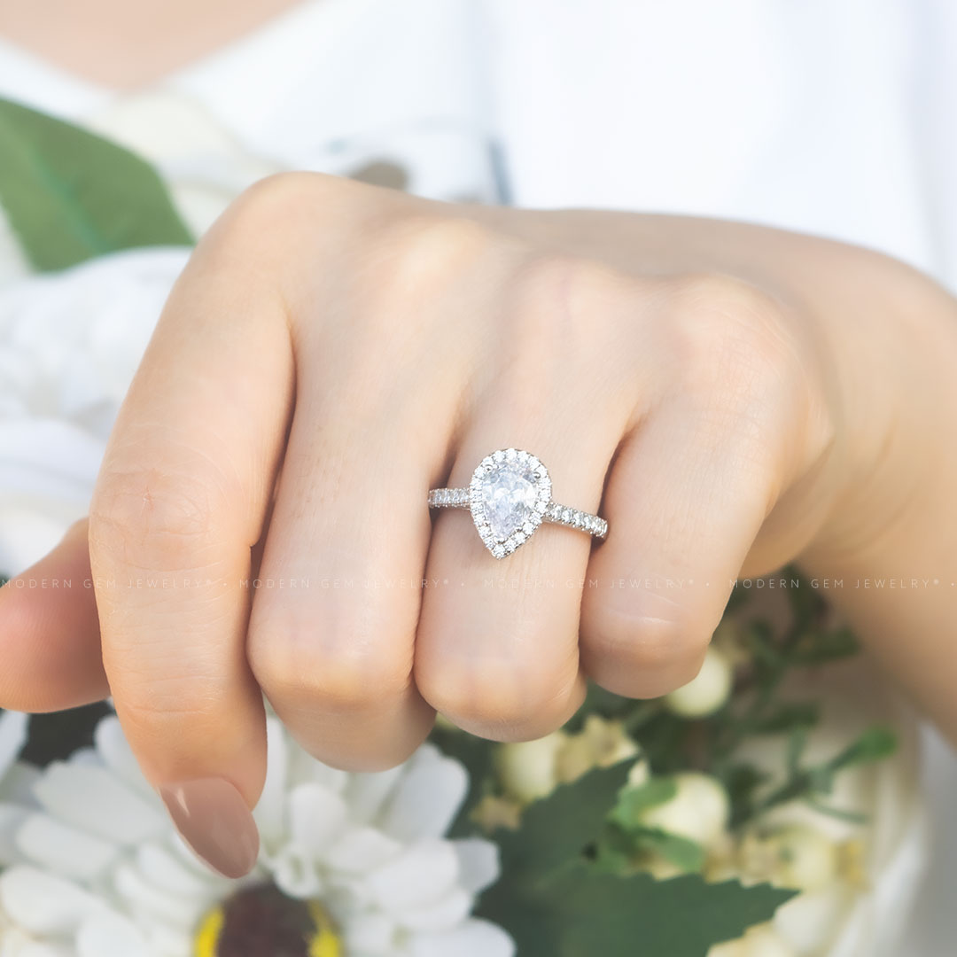 1 Carat Pear Shaped Diamond Ring In 18K White Gold| Custom Rings | Modern Gem Jewelry