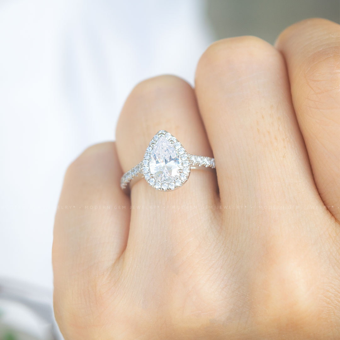 1 Carat Pear Shaped Diamond Ring | Custom Rings| Modern Gem Jewelry