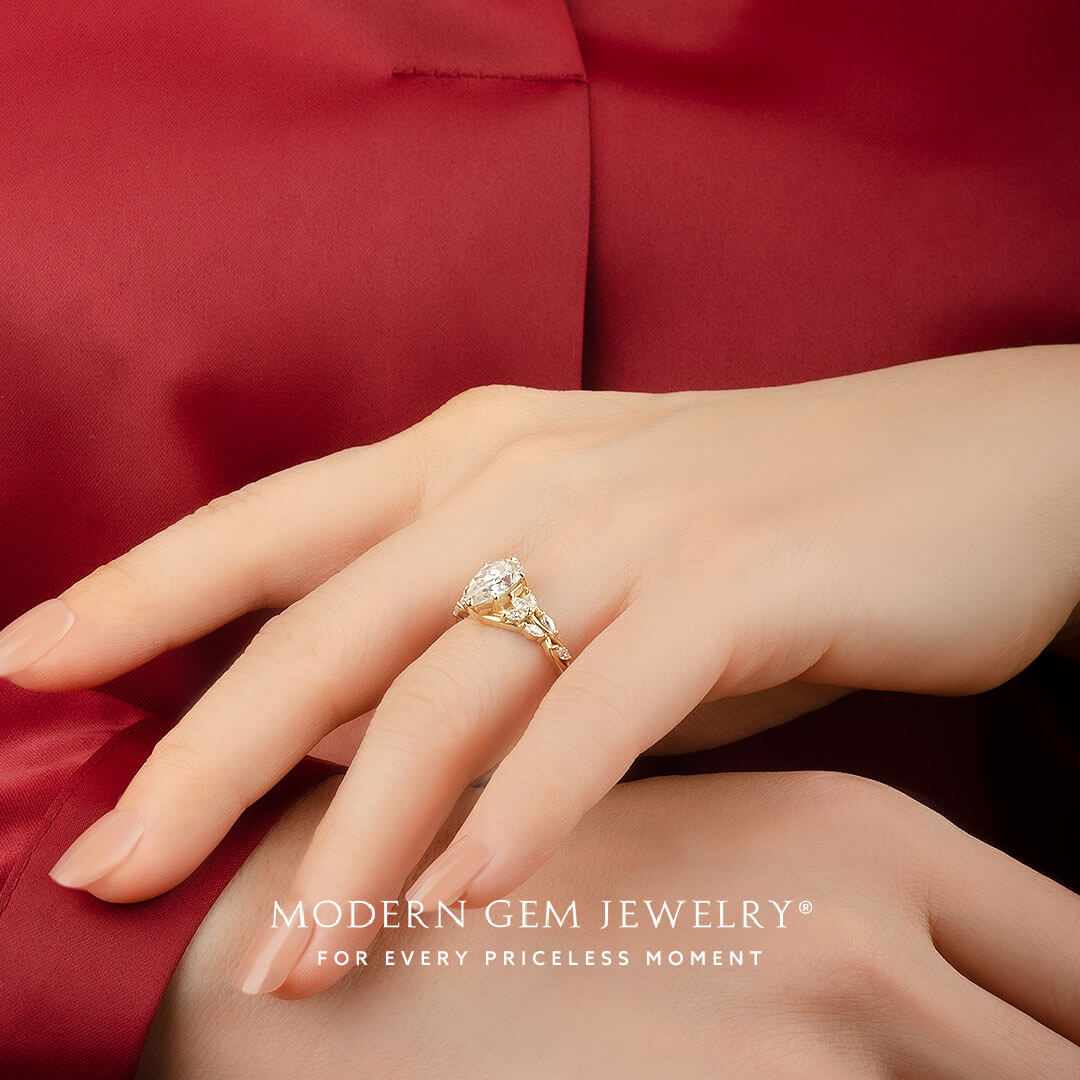 3 carat Pear Shaped Diamond Ring in Yellow Gold | Modern Gem Jewelry | Saratti 