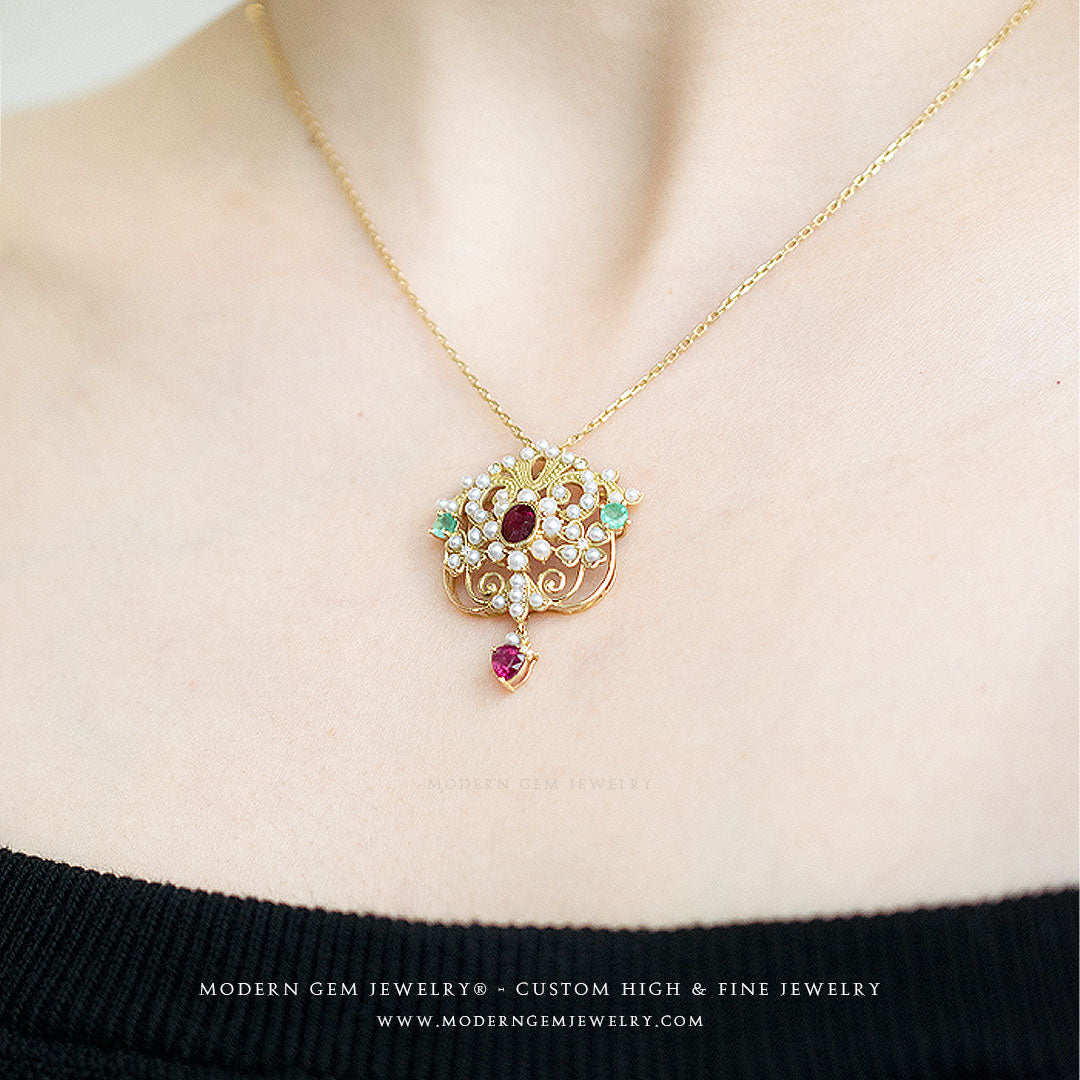Vintage Pendant in Yellow Gold with Rubies | Saratti