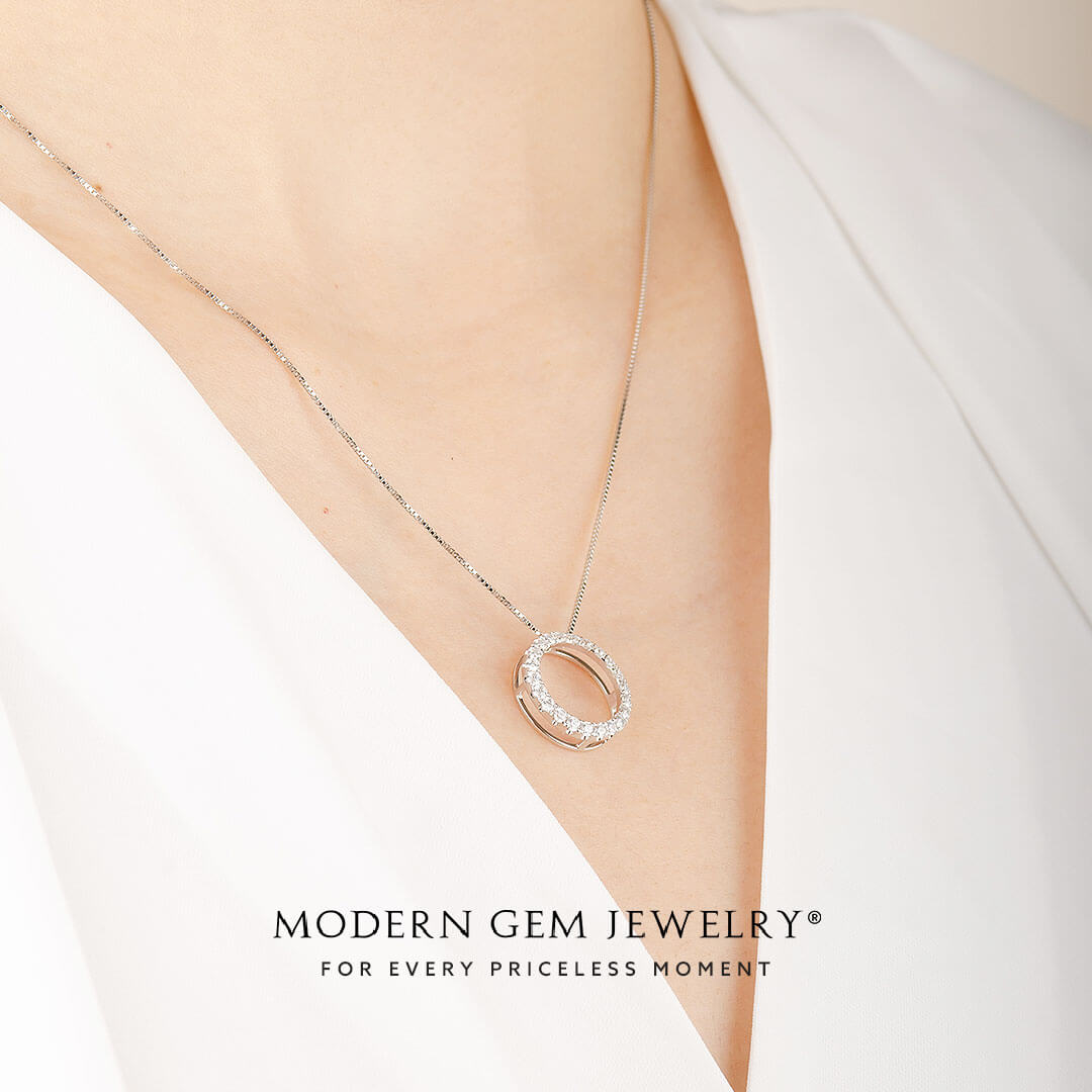 Elegant Diamond Circle Necklace in White Gold | Saratti
