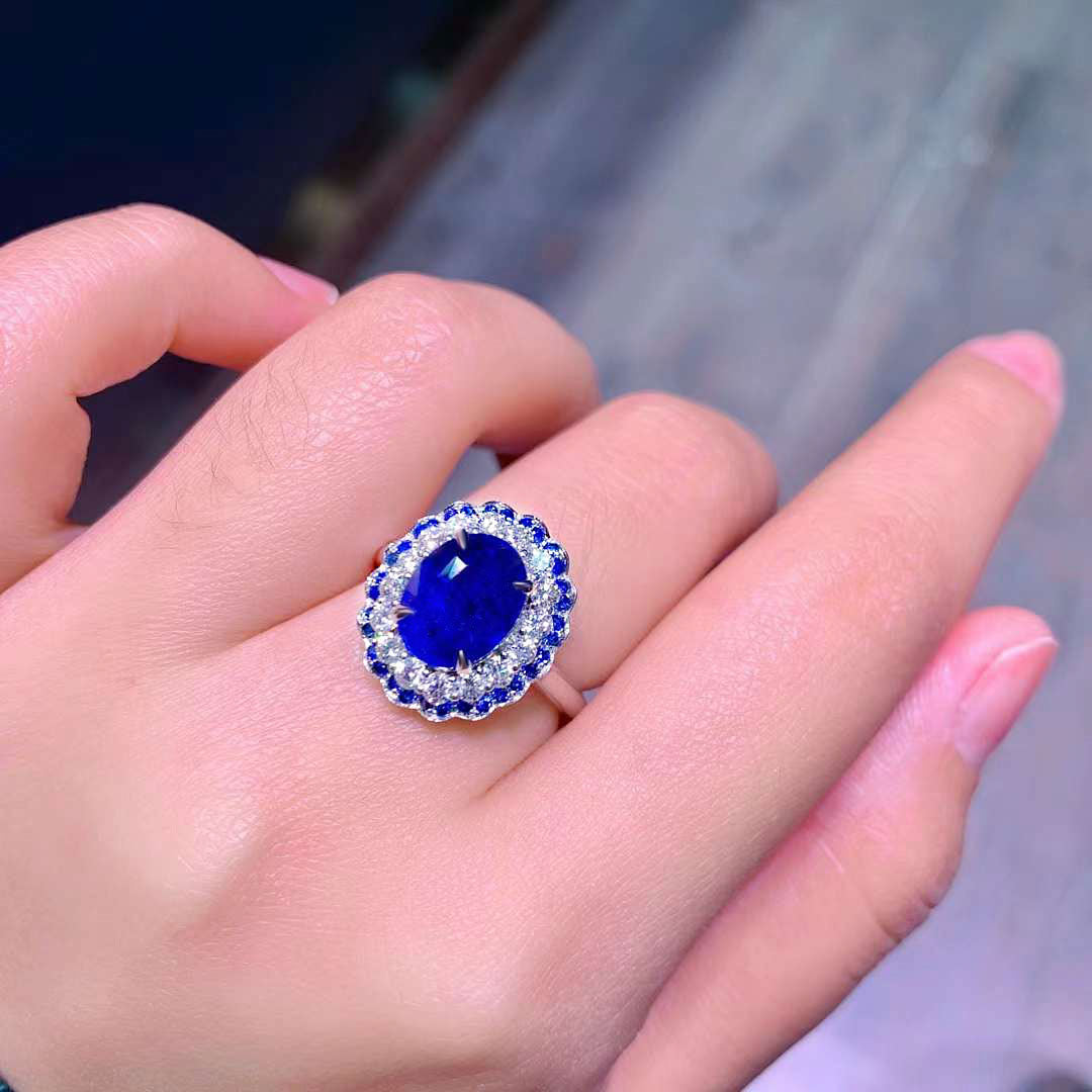 Blue Ring featuring Oval Sapphire with Natural Diamonds in 18K White Gold | Saratti