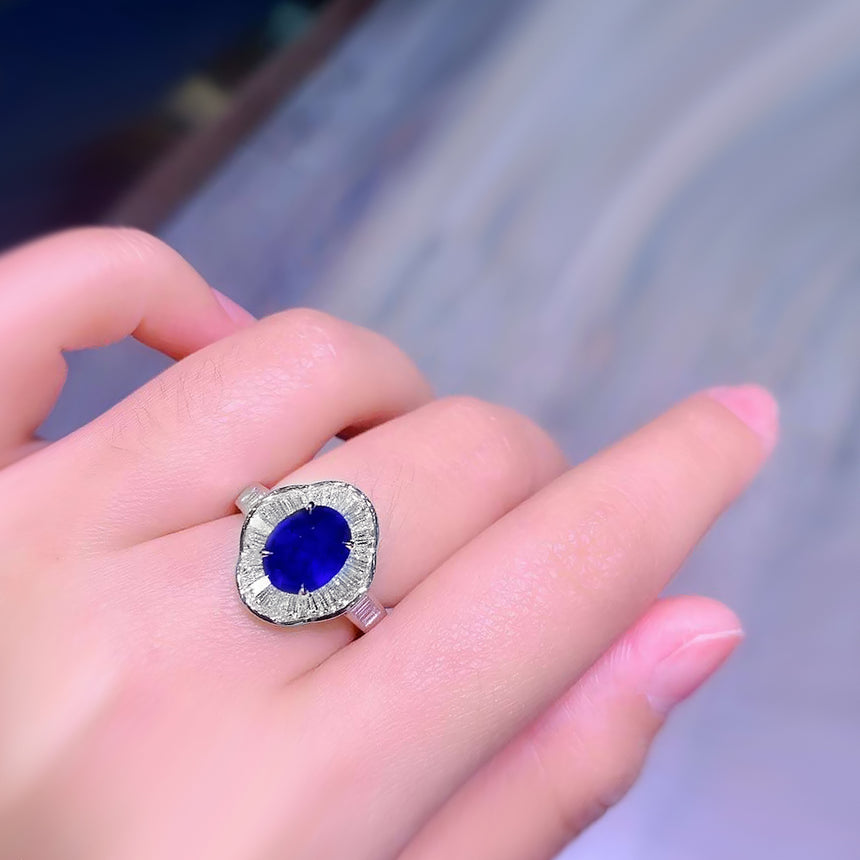 Claw Prong Classic Vintage Sapphire Ring | Saratti