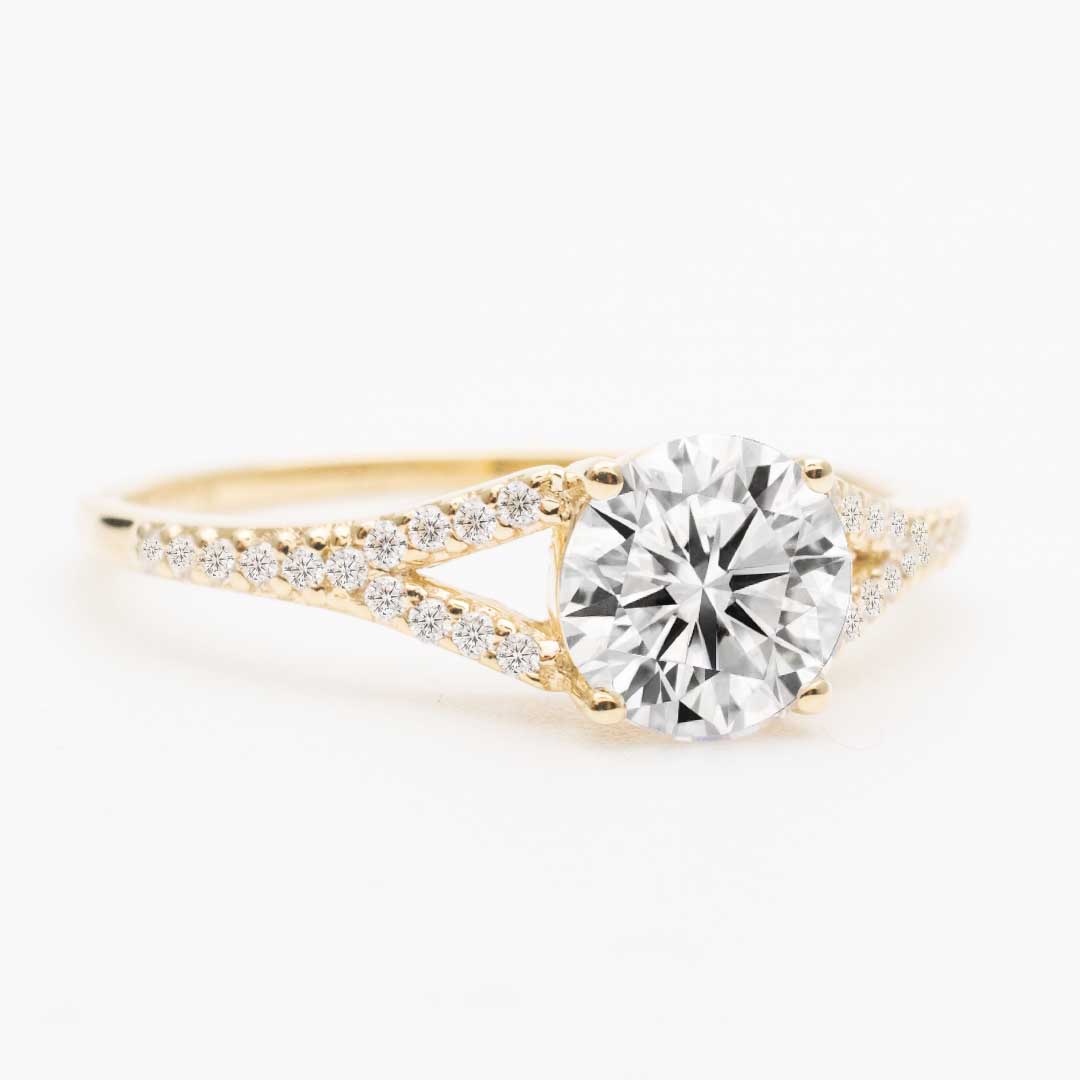 Splendid| LUCIA Split Shank Engagement Ring in Yellow Gold | Modern Gem Jewelry | Saratt