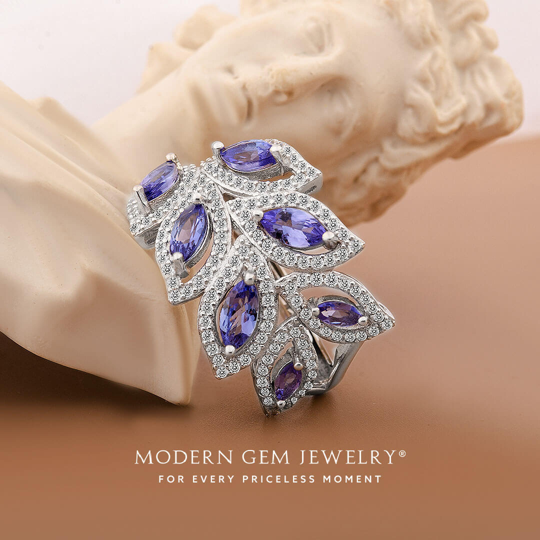 Lovely Tanzanite and Diamonds 18K White Gold Cocktail Ring | Modern Gem Jewelry | Saratti