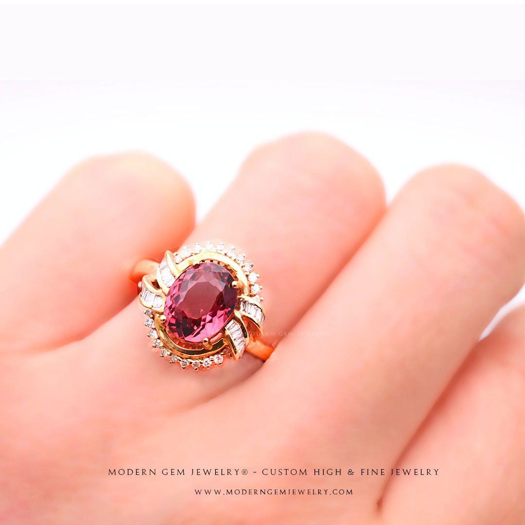 Tourmaline Ring With T-Shaped Diamonds In Yellow Gold | Csutom Rings | Modern Gem Jewelry | Saratti