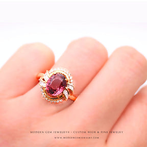 Tourmaline Ring With T-Shaped Diamonds In Yellow Gold | Csutom Rings | Modern Gem Jewelry | Saratti