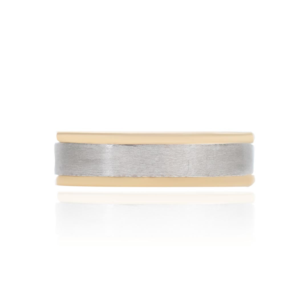 Men's Comfort Fit Wedding Bands In White & Yellow Gold | Custom Men Engagement Ring| Modern Gem Jewelry | Saratti 