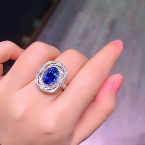 Luxurious Royal Blue Oval Sapphire Ring | 3 cts | Saratti