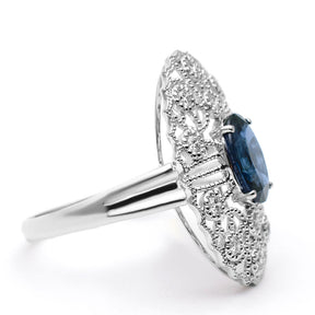 Elegant Oval Sapphire Ring in 18K White Gold | Modern Gem Jewelry | Saratti