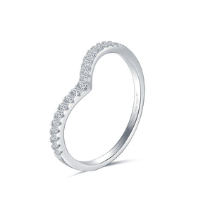 Heart Shaped Wedding Band with Diamonds in White Gold | Modern Gem Jewelry | Saratti 
