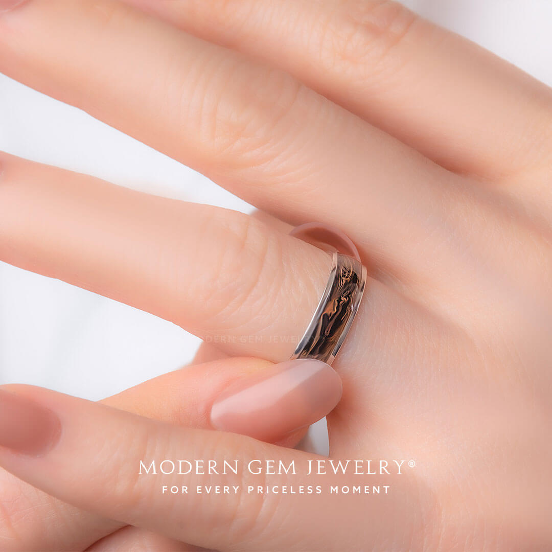 Bespoke Enamel Ring with Wood Inspired Design in 18K White Gold on Female Finger | Modern Gem Jewelry | Saratti 