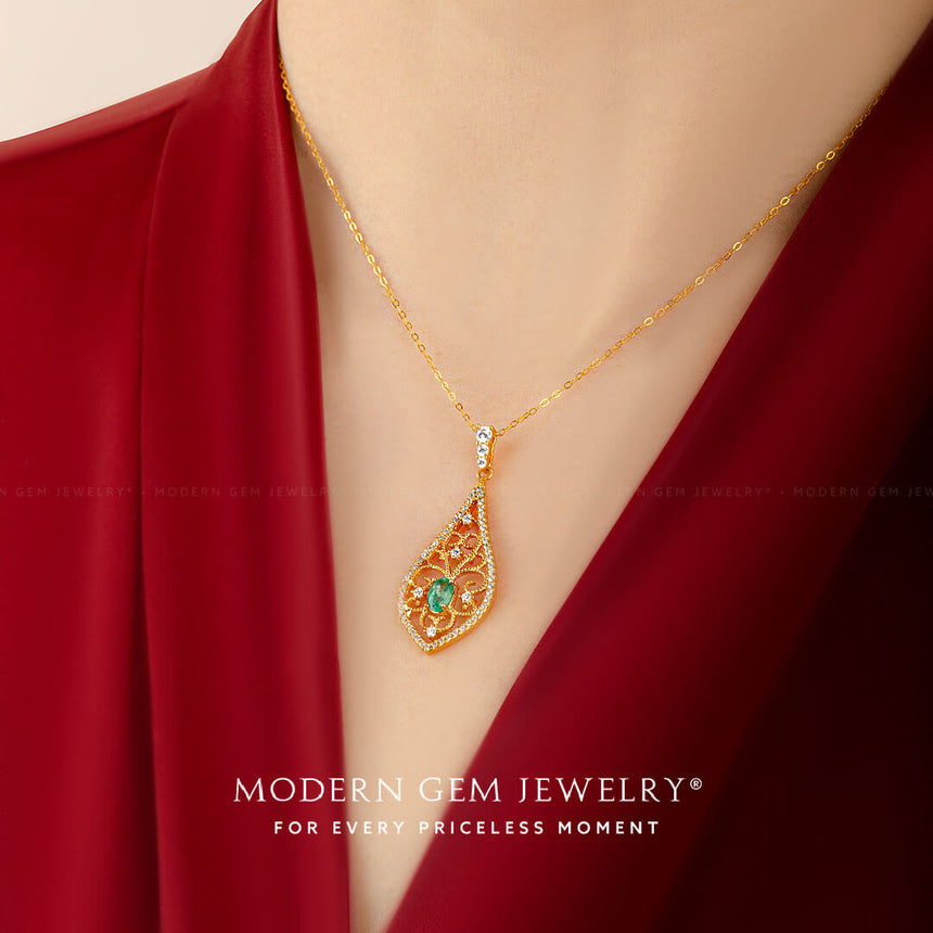 Emerald and Diamond Necklace Vintage Inspired | Saratti