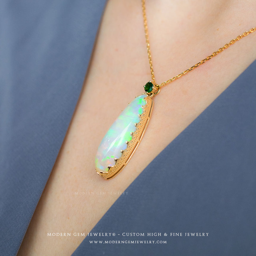 Oval and Tsavorite in Yellow Gold | Saratti