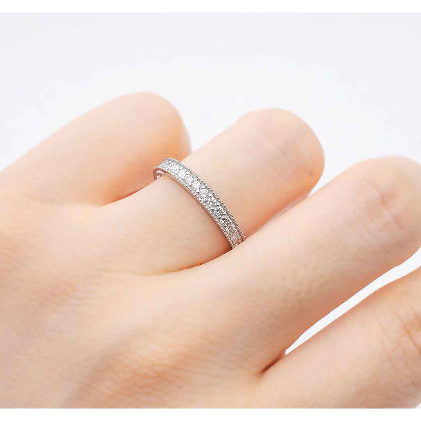 Milgrain Wedding Band with Diamonds in White Gold on Female Finger | Modern Gem Jewelry | Saratti 