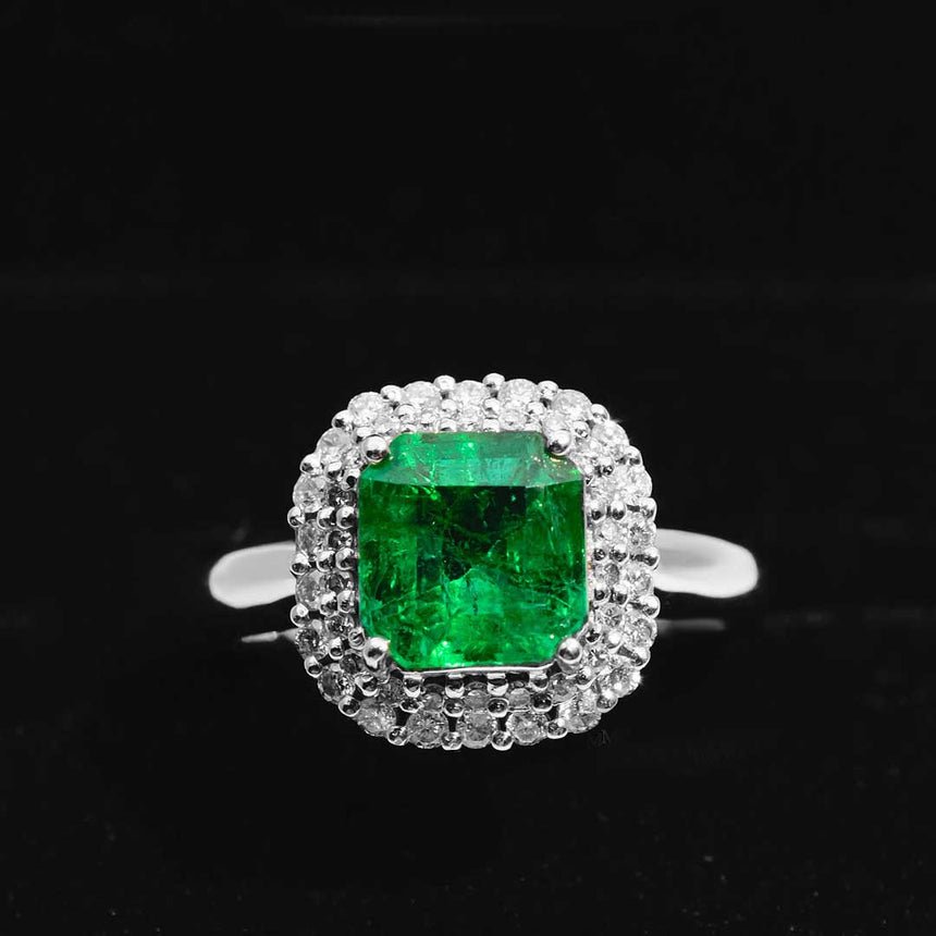 2 carat Emerald Ring with Diamonds in White Gold  | Saratti