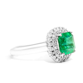 2 carat Emerald Ring with Diamonds in White Gold  | Saratti