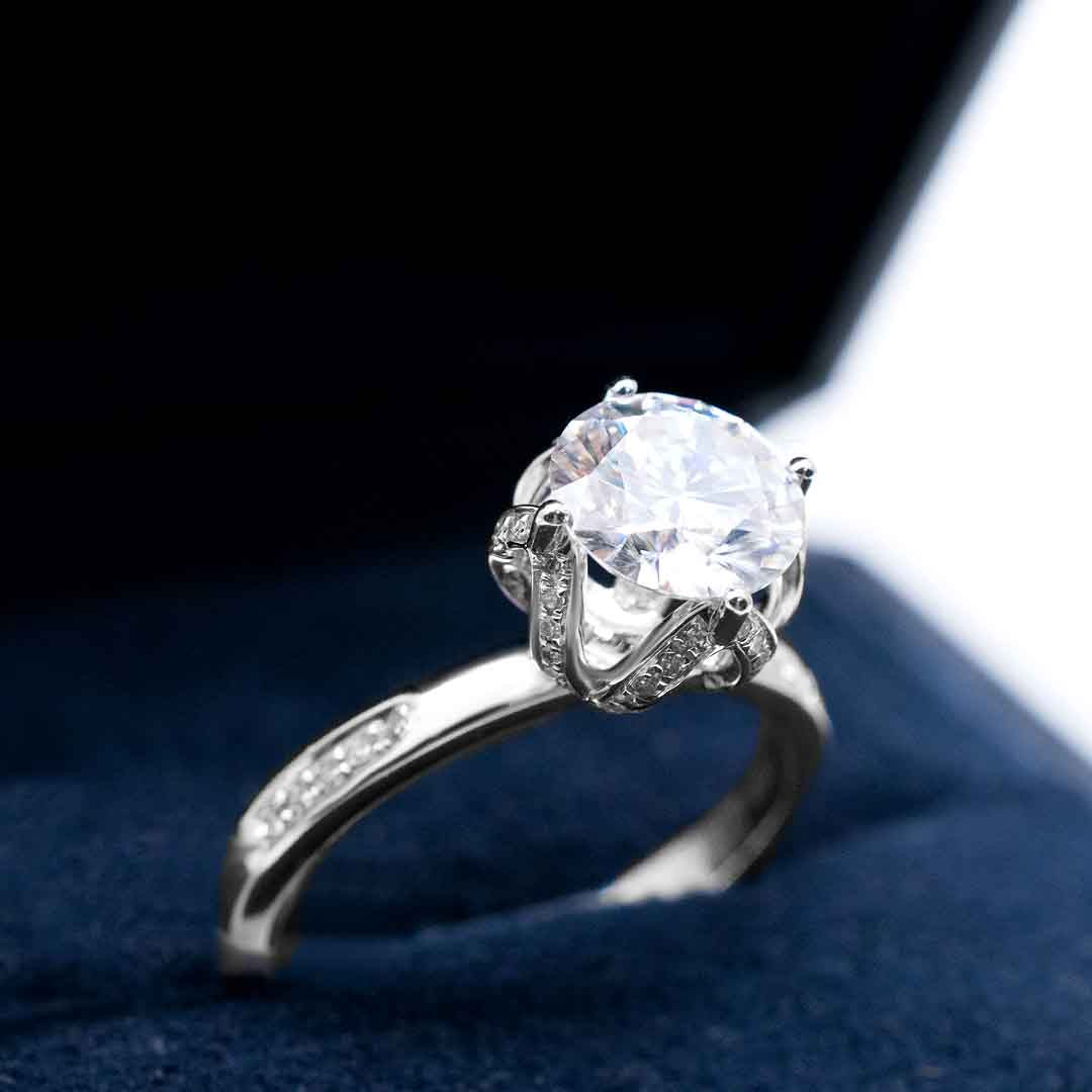 Stunning Elina Round Moissanite Engagement Ring in White Gold | Modern Gem Jewelry | Saratti